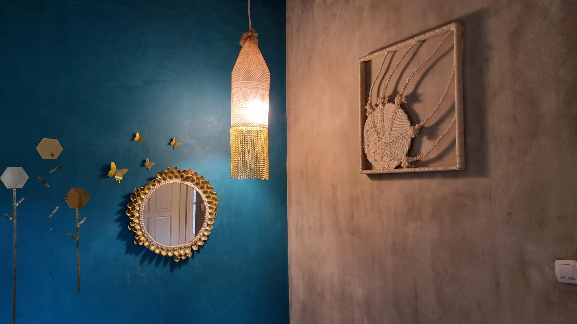 two tone foyer wall design